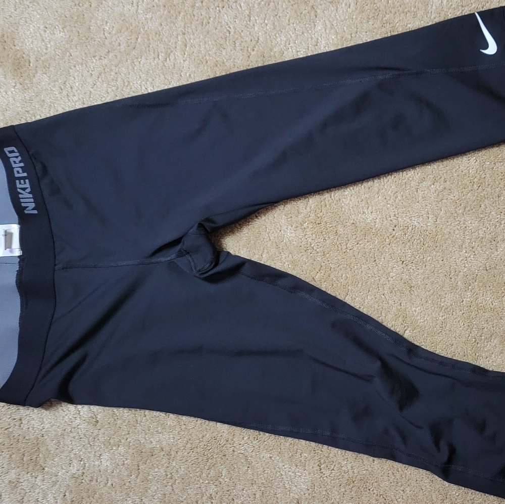 NWOT Nike Pro Legging Capri